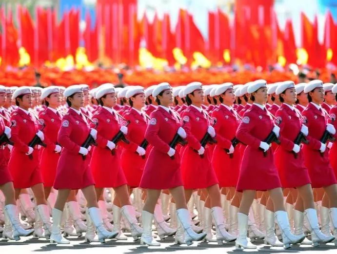 武警女兵方隊,，展現(xiàn)新時代巾幗英雄風(fēng)采,，武警女兵方隊,，新時代巾幗英雄的風(fēng)采展示