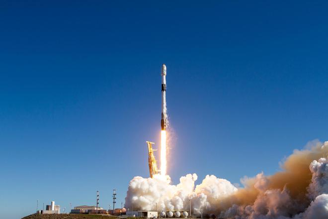 獵鷹火箭發(fā)射，探索宇宙的新里程碑,，獵鷹火箭發(fā)射,，宇宙探索新里程碑