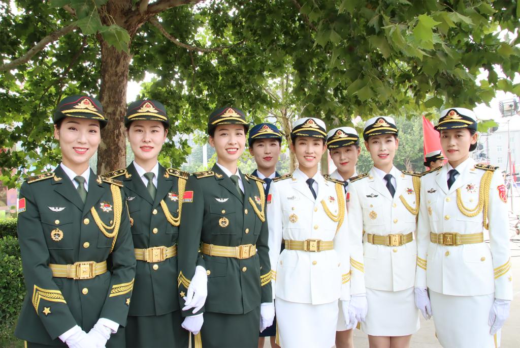 儀仗女兵退伍，堅(jiān)韌與榮耀的告別,，儀仗女兵退伍,，堅(jiān)韌與榮耀的離別儀式