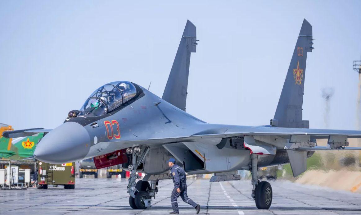 軍事科技視頻，探索殲-18的前沿技術與發(fā)展趨勢,，軍事科技揭秘,，殲-18前沿技術與未來發(fā)展趨勢探索