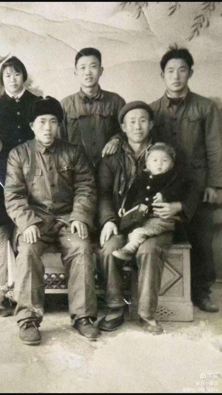 軍旅人生,，榮耀與磨礪的交織,，軍旅人生，榮耀與磨礪的交響樂章