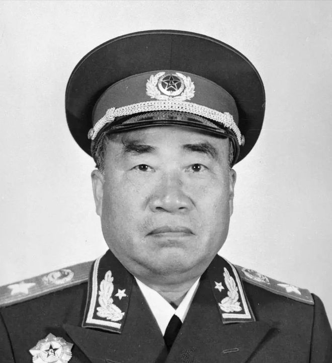 中央三人軍事領(lǐng)導(dǎo)小組,，引領(lǐng)中國軍事發(fā)展的核心力量，中央三人軍事領(lǐng)導(dǎo)小組,，中國軍事發(fā)展的領(lǐng)航者