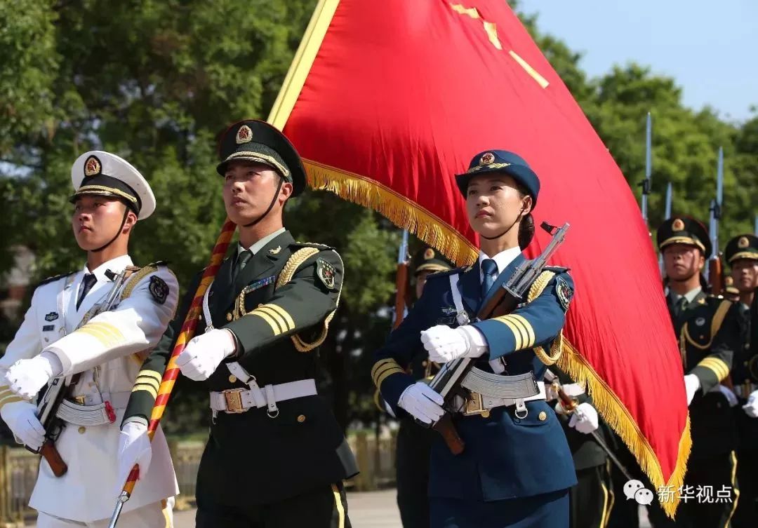 儀仗兵與普通兵的區(qū)別,，職責(zé),、訓(xùn)練與角色的差異分析，儀仗兵與普通兵,，職責(zé),、訓(xùn)練與角色差異解析