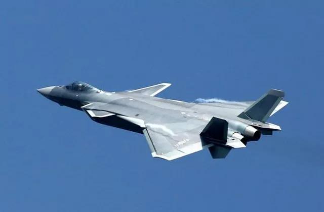殲-20與F-35，誰更勝一籌,？深度解析戰(zhàn)斗機性能與特點,，殲-20與F-35性能對比，深度解析戰(zhàn)斗機性能優(yōu)勢與特點對比
