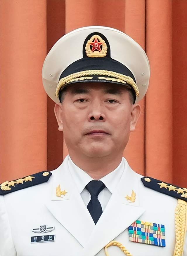 五大戰(zhàn)區(qū)司令員及政委簡歷概覽,，五大戰(zhàn)區(qū)司令員及政委簡歷全景解讀