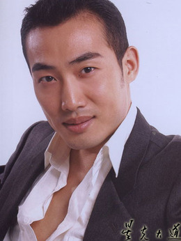 演員胡亞捷個(gè)人簡歷——演藝之路與人生風(fēng)采，胡亞捷的演藝之路與人生風(fēng)采展示