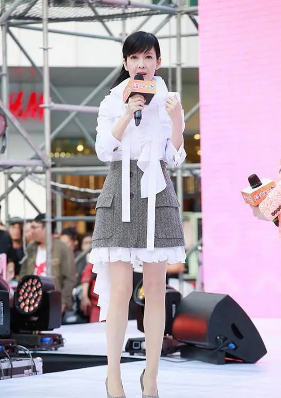 揭秘周慧敏真實(shí)身高，你絕對(duì)想不到！，周慧敏真實(shí)身高曝光，出乎意料的身高揭秘！